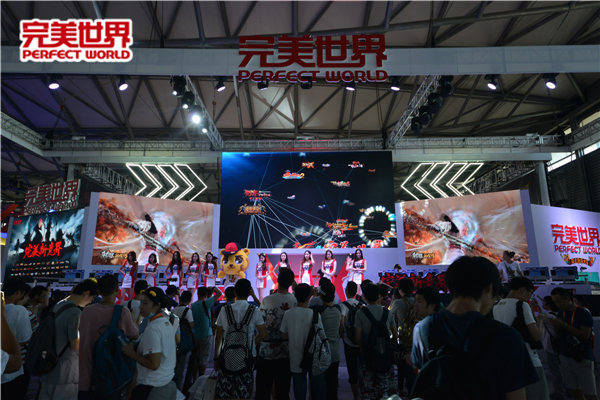 图片: 图八、姜小虎与ShowGirl合影.jpg