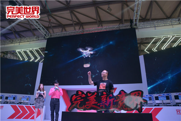 图片: 图二、无人机送来启动仪式钥匙.jpg